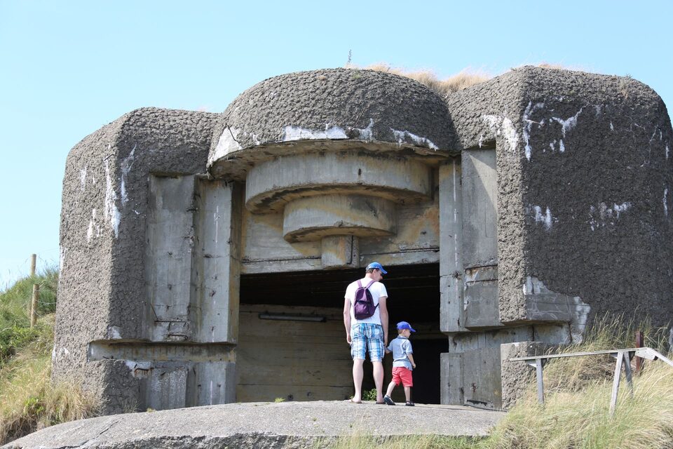 Forteiland IJmuiden bunker - f/5.6, 1/160s, 100 ISO @ 70mm Forteiland IJmuiden bunker - f/5.6, 1/160s, 100 ISO @ 70mm