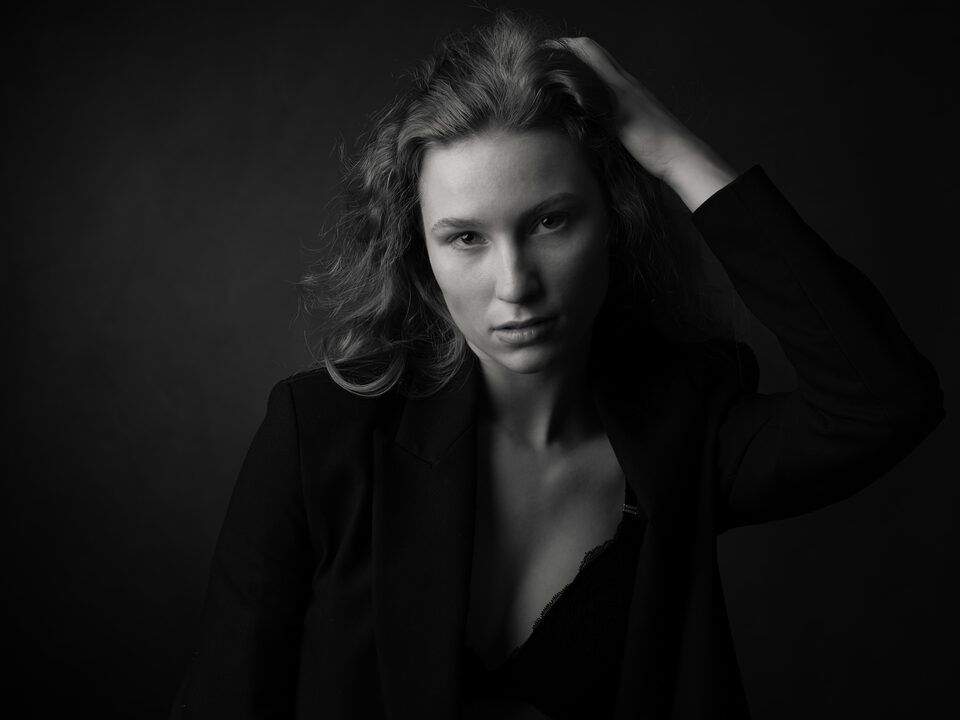 Lisa - f/9, 1/125s, 50 ISO @ 100mm Lisa - f/9, 1/125s, 50 ISO @ 100mm