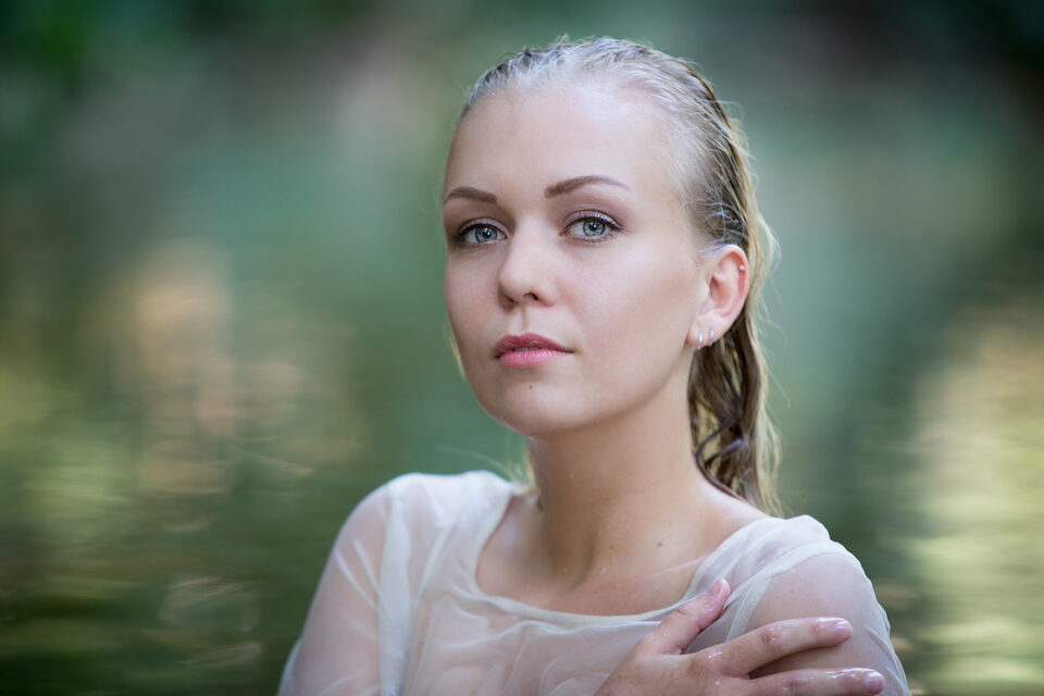 Sanne - f/2.8, 1/80s, 640 ISO @ 195mm Sanne - f/2.8, 1/80s, 640 ISO @ 195mm
