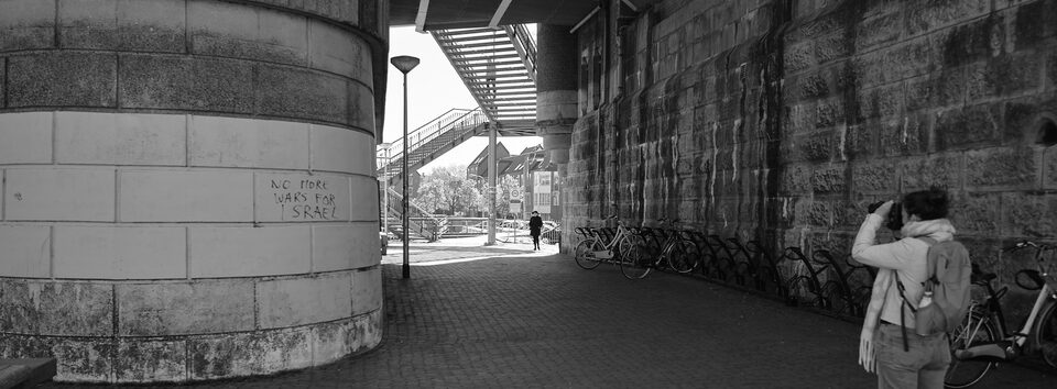 Fotowolk Nijmegen, die ene trap en wachten tot er iemand afkomt © Michiel Heijmans Fotowolk Nijmegen, die ene trap en wachten tot er iemand afkomt © Michiel Heijmans