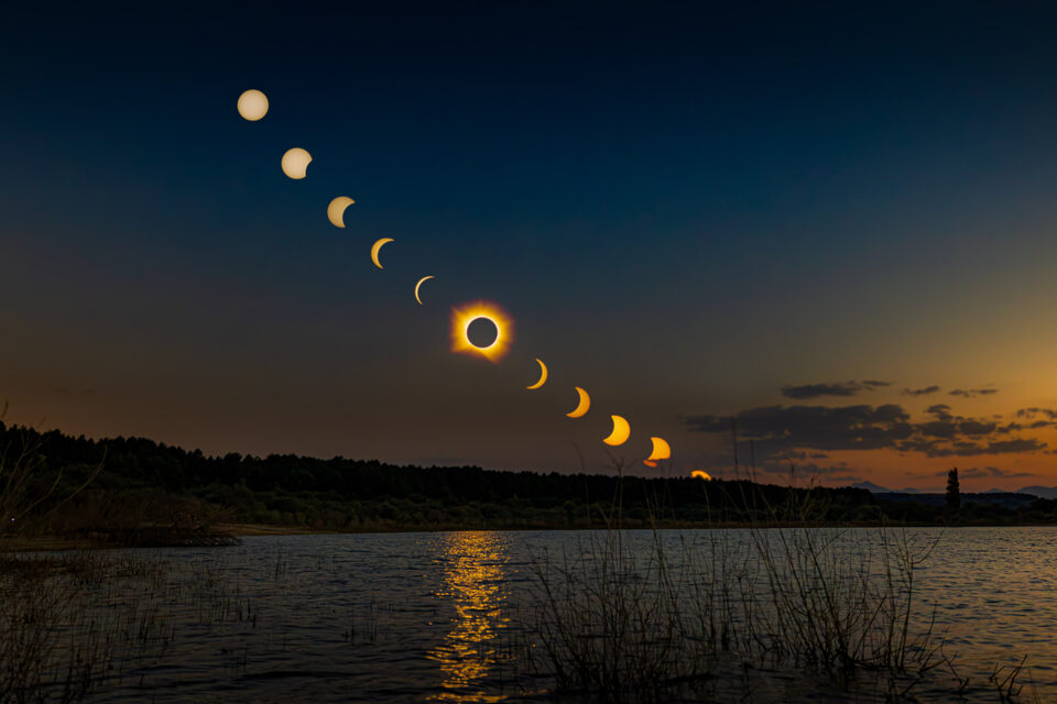 Een compilatie van de zonsverduistering op 12 augustus 2026 Een compilatie van de zonsverduistering op 12 augustus 2026