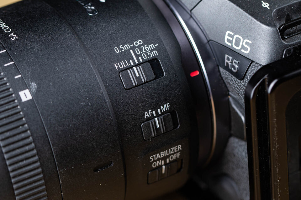 Zorg dat AF ingesteld staat en let op de focus-limiter.