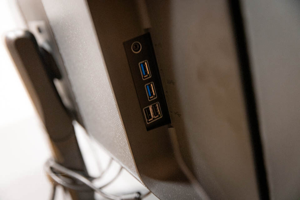 De USB-A hub, inclusief koptelefoon-aansluiting. Waarom geen USB-C aansluitingen? De USB-A hub, inclusief koptelefoon-aansluiting. Waarom geen USB-C aansluitingen?