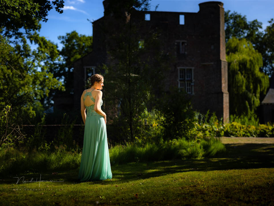 Vertrouwd met het merk Profoto betekent voor mij meer aandacht geven aan poses en compositie - f/2, 1/40s, 100 ISO @ 50mm Vertrouwd met het merk Profoto betekent voor mij meer aandacht geven aan poses en compositie - f/2, 1/40s, 100 ISO @ 50mm