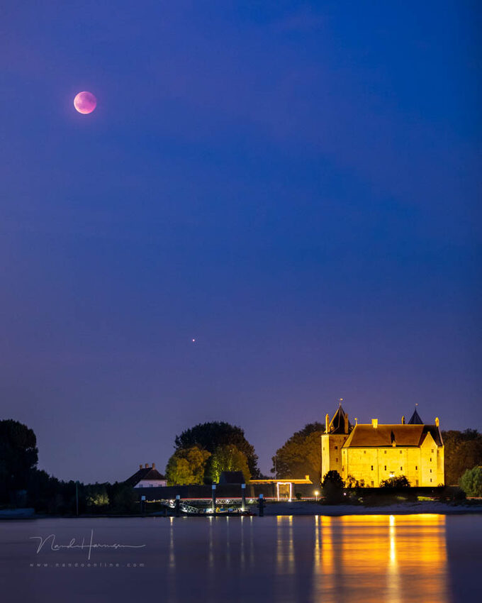 Maansverduistering in 2018 - f/4, 30s, 200 ISO @ 115mm Maansverduistering in 2018 - f/4, 30s, 200 ISO @ 115mm